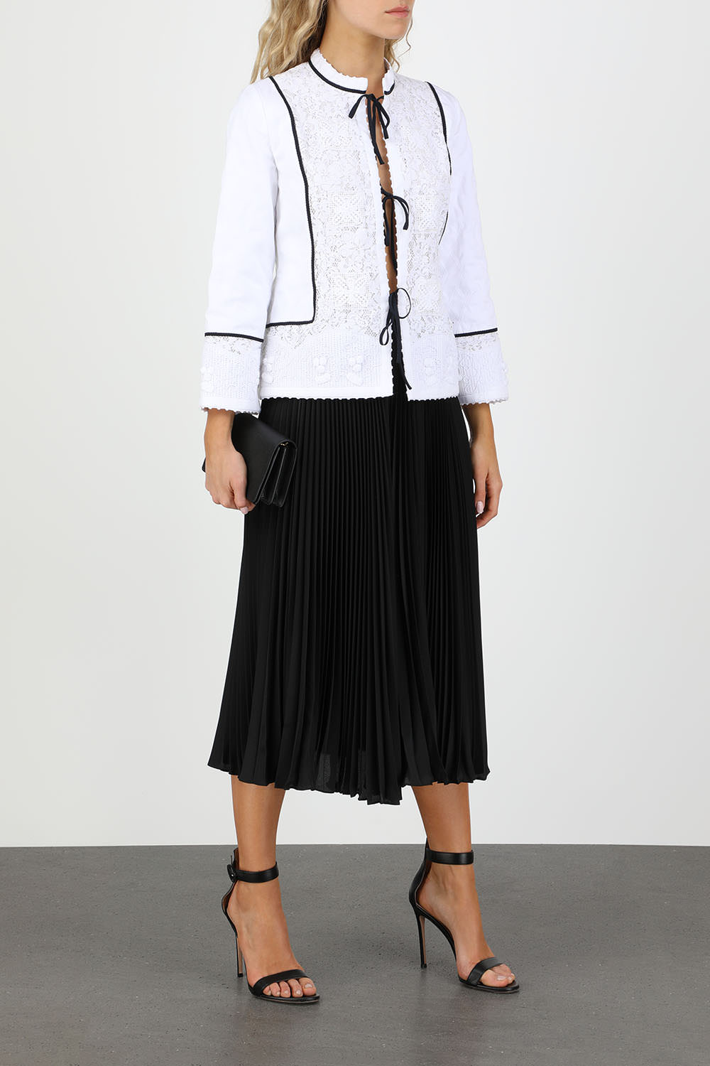 חצאית מידי שחורה עם קפלי פליסה